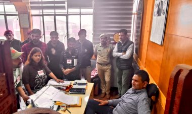 एसएफआई ने छात्र मांगो को लेकर सौंपा ज्ञापन