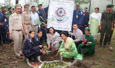 वातावरण को स्वच्छ एवं शुद्ध बनाने के लिए वृक्षारोपण आवश्यक - आकांक्षा डोगरा