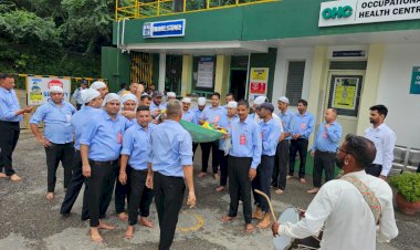 ब्लू स्टार में वार्षिक भंडारे का आयोजन, चादर चढ़ाने के बाद मांगी गई समृद्धि की दुआ