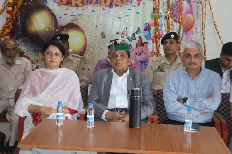 डॉ. (कर्नल) धनीराम शांडिल ने सरकाघाट में बाल गृह का दौरा किया, बच्चों के समग्र विकास हेतु सरकार की प्रतिबद्धता दोहराई