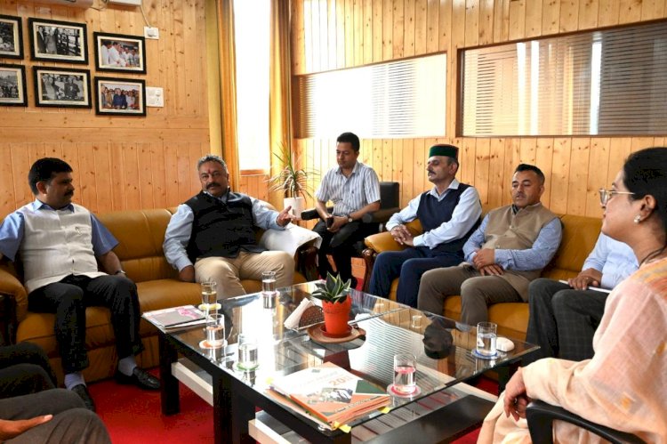 रोहित ठाकुर ने लीफ स्पॉट रोग से बचाव के लिए नौणी विश्वविद्यालय को दिए निर्देश