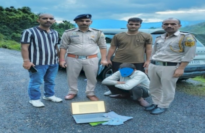 सड़क पर पैदल चल रहा था शक्स,तालशी लेने पर पकड़ी 82 ग्राम चरस...