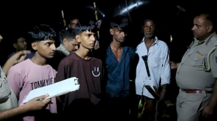 फोटो खींचने यमुना नदी में उतरे 3 लड़के फंसे: देर रात 1 बजे एनडीआरएफ की मदद से किया रेस्कयू....