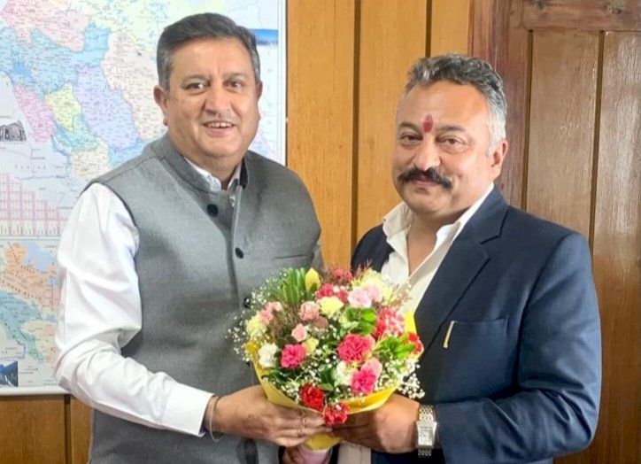 न्यायामूर्ति तरलोक सिंह चौहान ने शिक्षा मंत्री से भेंट की