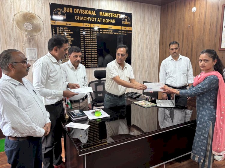 हिमाचल मित्र मण्डल दिल्ली ने मण्डी में बाढ़ पीड़ितों को सहायता बांटी