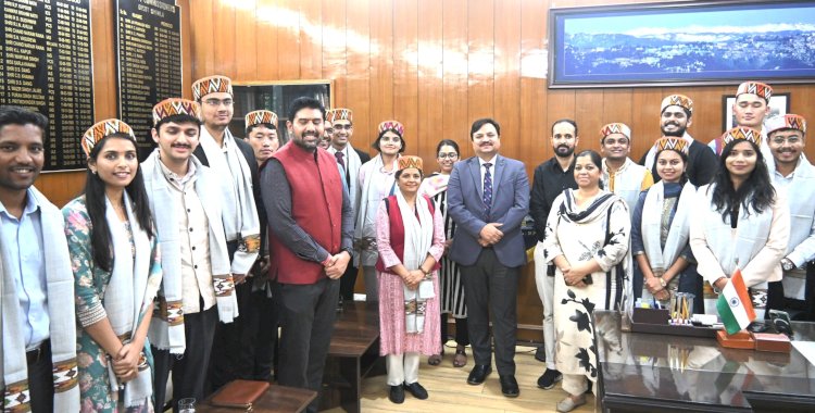 भारतीय लेखा परीक्षा एवं लेखा सेवा के प्रशिक्षु अधिकारियों ने उपायुक्त शिमला से की भेंट