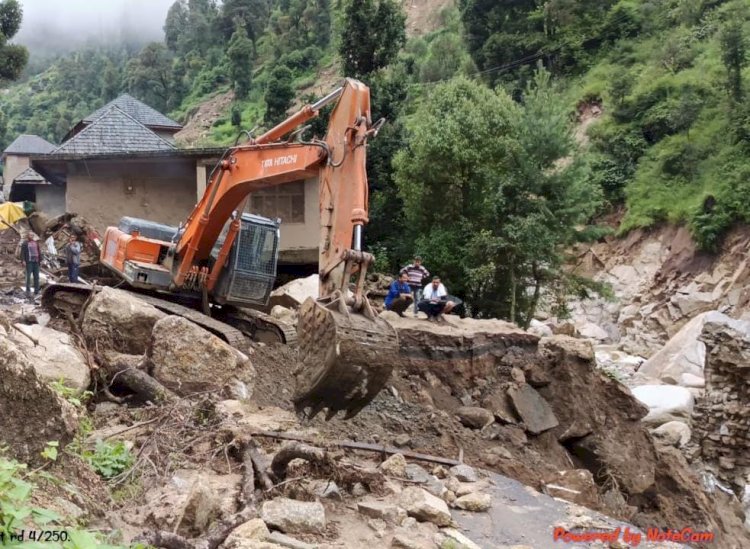 सराज में सड़क व बिजली सहित आवश्यक सेवाओं की बहाली का कार्य युद्ध स्तर जारी- उपायुक्त
