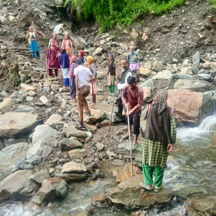 जंजैहली में मनरेगा के तहत आपदा उपरांत पुनर्निर्माण कार्यों की समीक्षा बैठक आयोजित