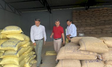 खाद्य एवं नागरिक आपूर्ति विभाग के निदेशक ने ऊना में आटा मिलों और थोक गोदामों का किया निरीक्षण, खाद्यान्नों की गुणवत्ता पर दिया विशेष बल