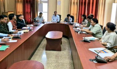 स्वच्छ भारत मिशन की समीक्षा बैठक आयोजित, डीसी ने अधिकारियों को दिए फील्ड में उतरकर काम करने के निर्देश