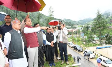 राज्यपाल ने सिराज विधानसभा क्षेत्र के आपदा प्रभावित क्षेत्रों का दौरा किया, राहत सामग्री की वितरित