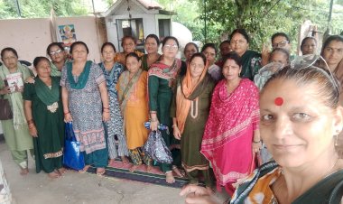 बसों में ओवर लोडिंग: चालान नही, अतिरिक्त बसें चलायें..जनवादी महिला समिति ने दिखाए तीखे तेवर...