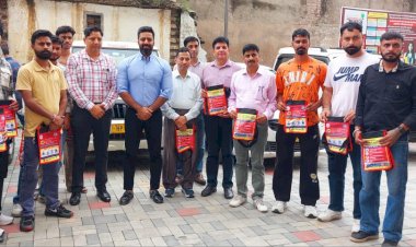 अंतर्राष्ट्रीय युवा दिवस पर ऊना में टैक्सी चालकों को वितरित किए गए कार-बिन बैग