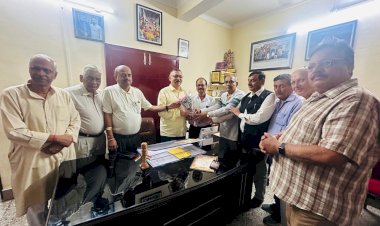 जिला सिरमौर पेंशनर्स एवं वरिष्ठ नागरिक कल्याण संघ के प्रतिनिधिमंडल ने की विधायक से भेंट, सौंपा मांगपत्र  