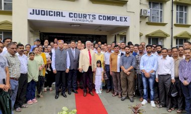 जिला हमीरपुर के सभी न्यायिक परिसरों में भी किया ध्वजारोहण