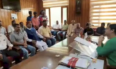 आपदा प्रभावितों को लेकर डॉ. राजीव बिंदल उपायुक्त  सिरमौर से मिलने पहूँचे