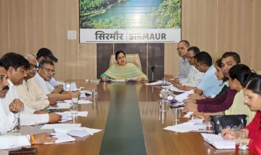 उपायुक्त ने मतदान केंद्र भवनों के भौतिक सत्यापन, संशोधन तथा युक्तिकरण को लेकर की बैठक