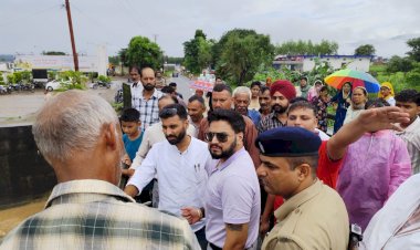 नाहन: पांवटा में खड्ड में डूब रही गाय को बचाने कूदा व्यक्ति बहा,रेस्कयू ऑपरेशन जारी..