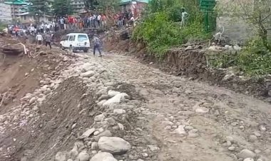 मनाली -अलेउ- कुल्लू मार्ग  छोटे वाहनों के लिए बहाल,  बाह्णु पुल की बहाली का कार्य युद्धस्तर पर