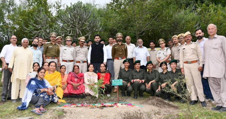 पर्यावरण की रक्षा के लिए पौधरोपण आवश्यक - आर. मेहुल शर्मा