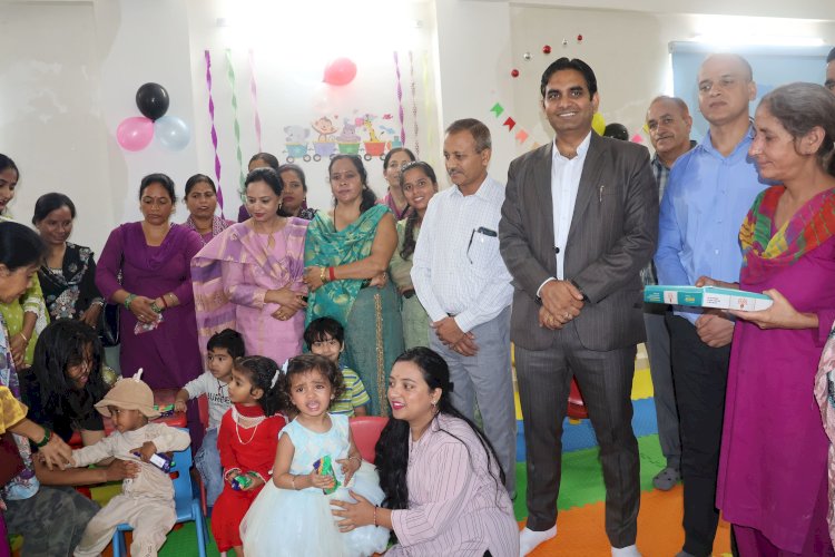 महिला कर्मचारियों के लिए राहत: डीसी ने मिनी सचिवालय धर्मशाला में किया क्रेच एवं स्तनपान केंद्र का शुभारंभ