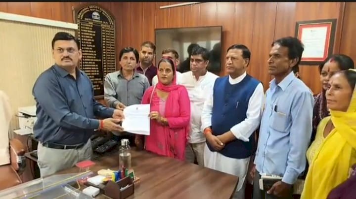 अब शहीद कुलविंद्र सिंह हाई स्कूल की तालाबन्दी के सरकारी फ़रमान जारी, गुस्साए ग्रामीण बोले यह शहीद का अपमान..