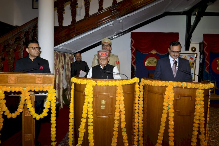 राज्यपाल ने डॉ. पवनेश कुमार को एचपीपीएससी सदस्य की शपथ दिलाई