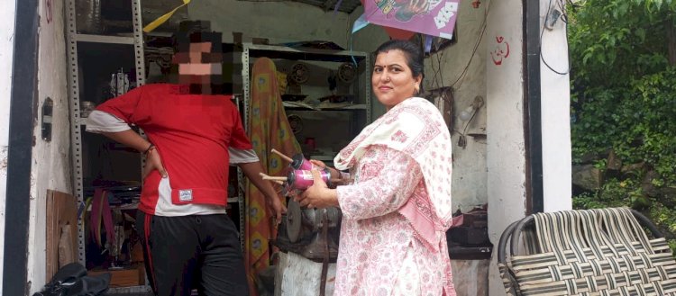 नाहन में पतंगबाजी का सामान बेचने वाले दुकानदारों पर पड़े छापे: प्रतिबंधित चाईना डोर की 4 चरखियां पकड़ीं....