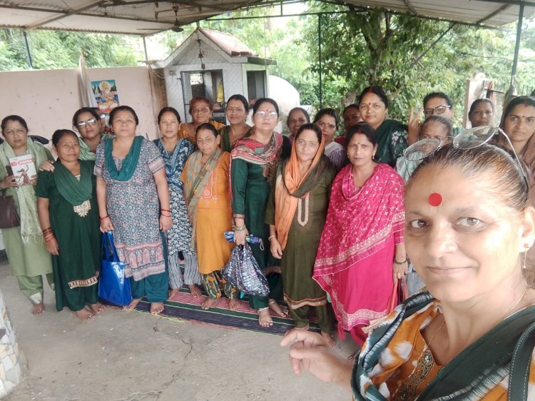 बसों में ओवर लोडिंग: चालान नही, अतिरिक्त बसें चलायें..जनवादी महिला समिति ने दिखाए तीखे तेवर...