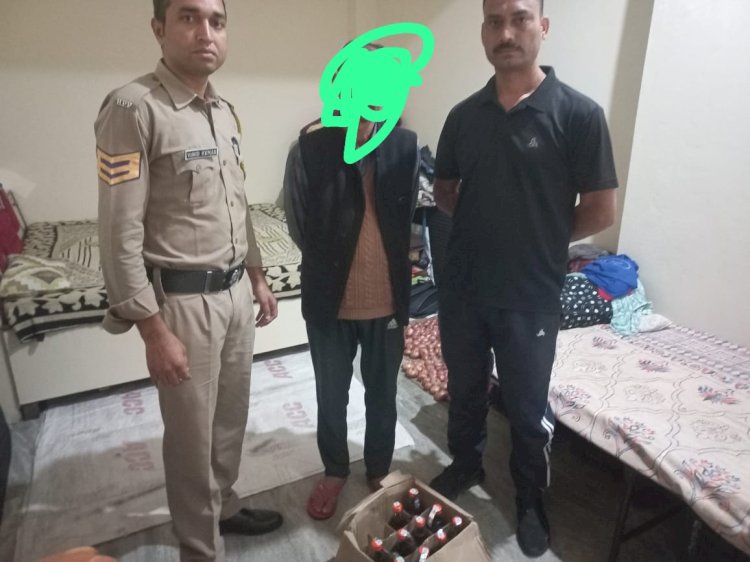 शिलाई बाजार में किराए के मकान से 10 बोतल देसी शराब के साथ आरोपी धरा..