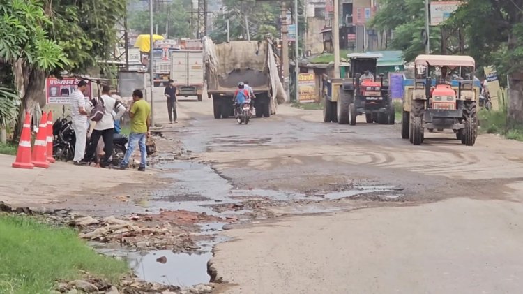 सिरमौर में सड़कों की सुध लेना भूली सरकार, खस्ताहाल में जिला की सड़के