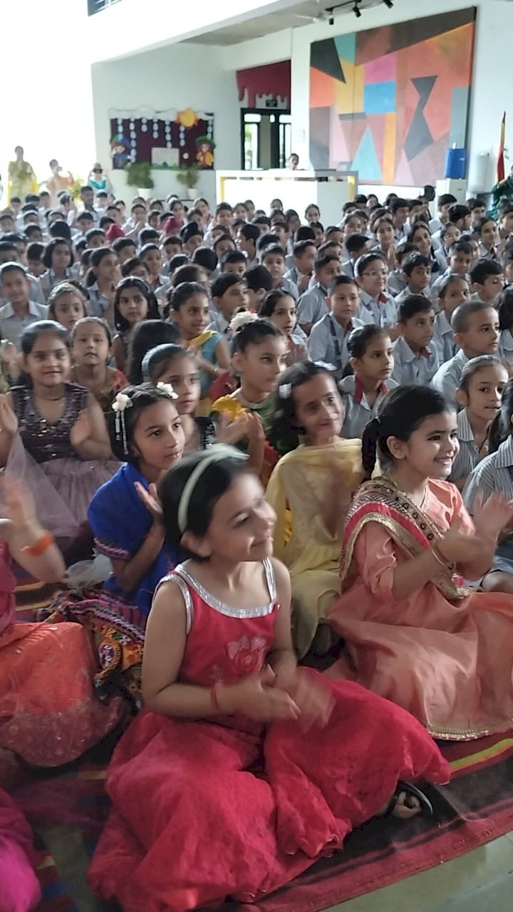अरिहंत इंटरनेशनल विद्यालय में कृष्ण जन्माष्टमी व स्वतंत्रता दिवस की धूम ।