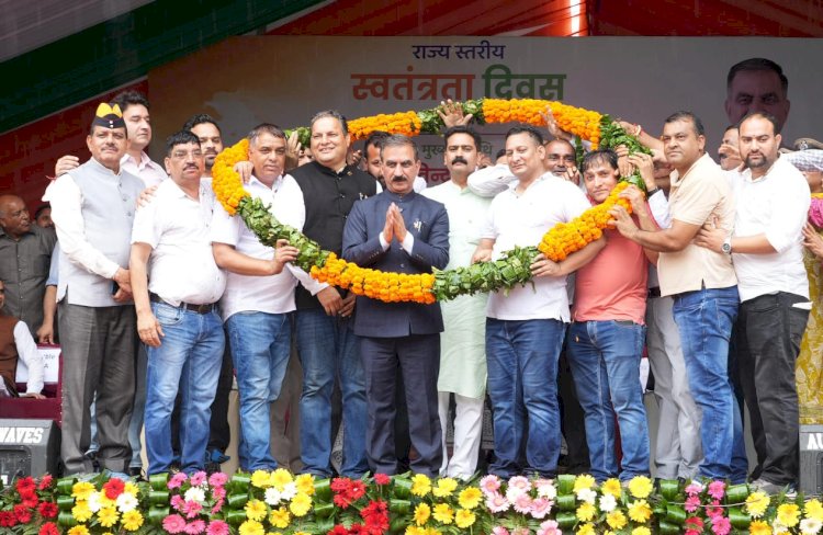 मुख्यमंत्री ने सरकाघाट में राज्य स्तरीय स्वतंत्रता दिवस पर राष्ट्रीय ध्वज फहराया