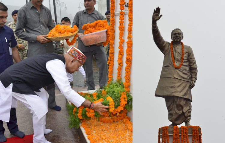 राज्यपाल ने पूर्व प्रधानमंत्री अटल बिहारी वाजपेयी को श्रद्धांजलि अर्पित की