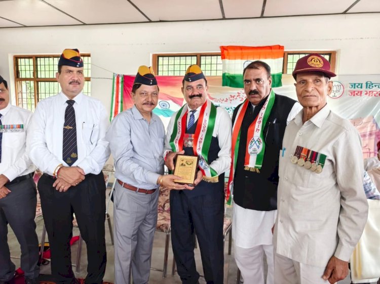 स्वतंत्रता दिवस पर राजेंद्र राणा ने पूर्व सैनिकों, शहीदों और स्वतंत्रता सेनानियों के परिजनों को किया सम्मानित*