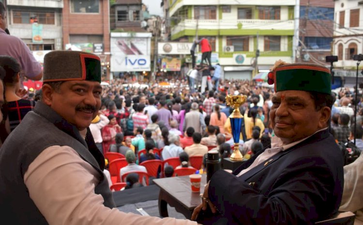मटकी फोड़ प्रतियोगिता में झारखण्ड की टीम विजयी....