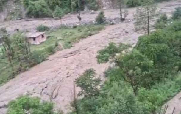 भारी वर्षा से जिला कुल्लू में विभिन्न स्थानों पर क्षति