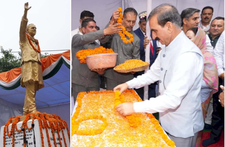 मुख्यमंत्री ने पूर्व प्रधानमंत्री राजीव गांधी को श्रद्धांजलि अर्पित की