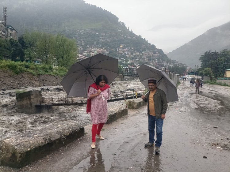 उपायुक्त ने वर्षा  से प्रभावित क्षेत्रों का जायजा लिया, ख़तरे वाले स्थानों को खाली करने के निर्देश।