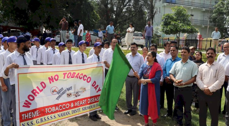 उपायुक्त ने नशा मुक्त भारत अभियान जागरूकता रैली को दिखाई हरी झंड़ी