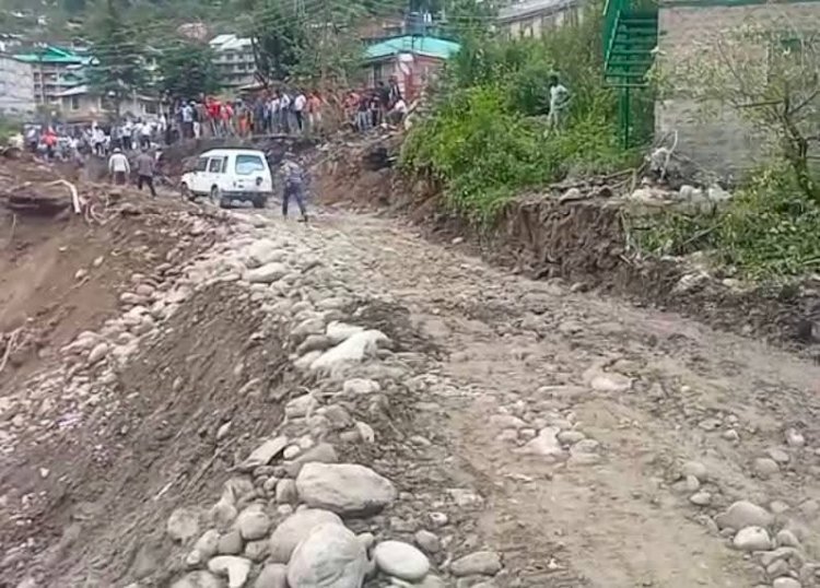 मनाली -अलेउ- कुल्लू मार्ग  छोटे वाहनों के लिए बहाल,  बाह्णु पुल की बहाली का कार्य युद्धस्तर पर