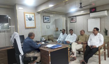 पेयजल समस्या को लेकर भाजपा नेताओं ने अधीक्षण अभियंता से की मुलाकात