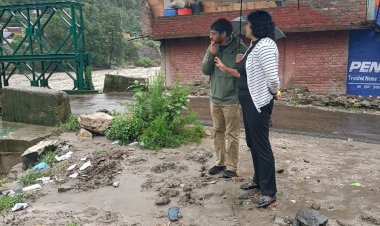 भारी वर्षा के बीच इनर अखाड़ा भूस्खलन में दबे लोगों का खोज एवं बचाव अभियान आज भी जारी रहा।