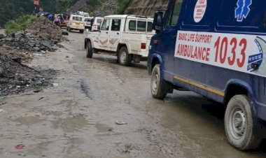 इंसानी हौसले के आगे टिक नहीं सकी प्राकृतिक आपदा की बाधाएं, क्षतिग्रस्त फोरलेन से सुरक्षित निकाली एंबुलेंस