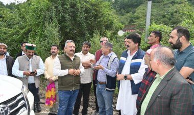 शिक्षा मंत्री ने किया जुब्बल कोटखाई का दौरा,  आपदा से हुए नुकसान का लिया जायज़ा