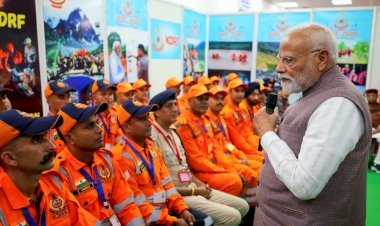 प्रधानमंत्री ने बाढ़ और वर्षा प्रभावित क्षेत्रों का किया हवाई सर्वेक्षण,  1500 करोड़ रुपये की वित्तीय सहायता की घोषणा की