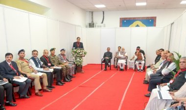 मुख्यमंत्री ने केंद्र से विशेष राहत पैकेज की मांग की, समीक्षा बैठक के दौरान प्रधानमंत्री के समक्ष हिमाचल से जुड़े विभिन्न मामलों को उठाया