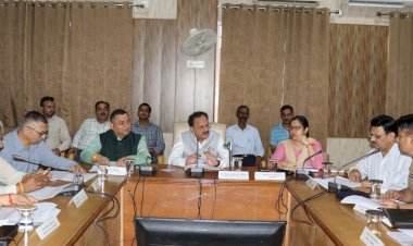 सिरमौर में आपदा के कारण हुए नुकसान तथा राहत कार्य की समीक्षा बैठक  हर्षवर्धन चौहान की अध्यक्षता में आयोजित