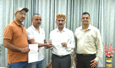 मुख्यमंत्री राहत कोष में असम सरकार ने पांच करोड़ रुपये का अंशदान किया