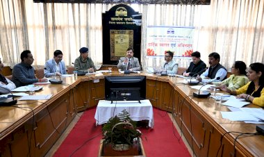 पात्र लोगों तक योजनाओं का लाभ पहुँचाना करें सुनिश्चित - अनुपम कश्यप